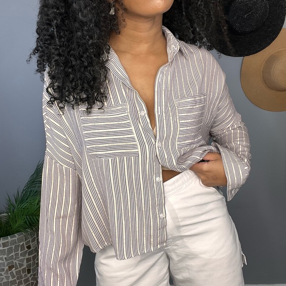 SOLD Express ButtonUp - Picture 4 of 6